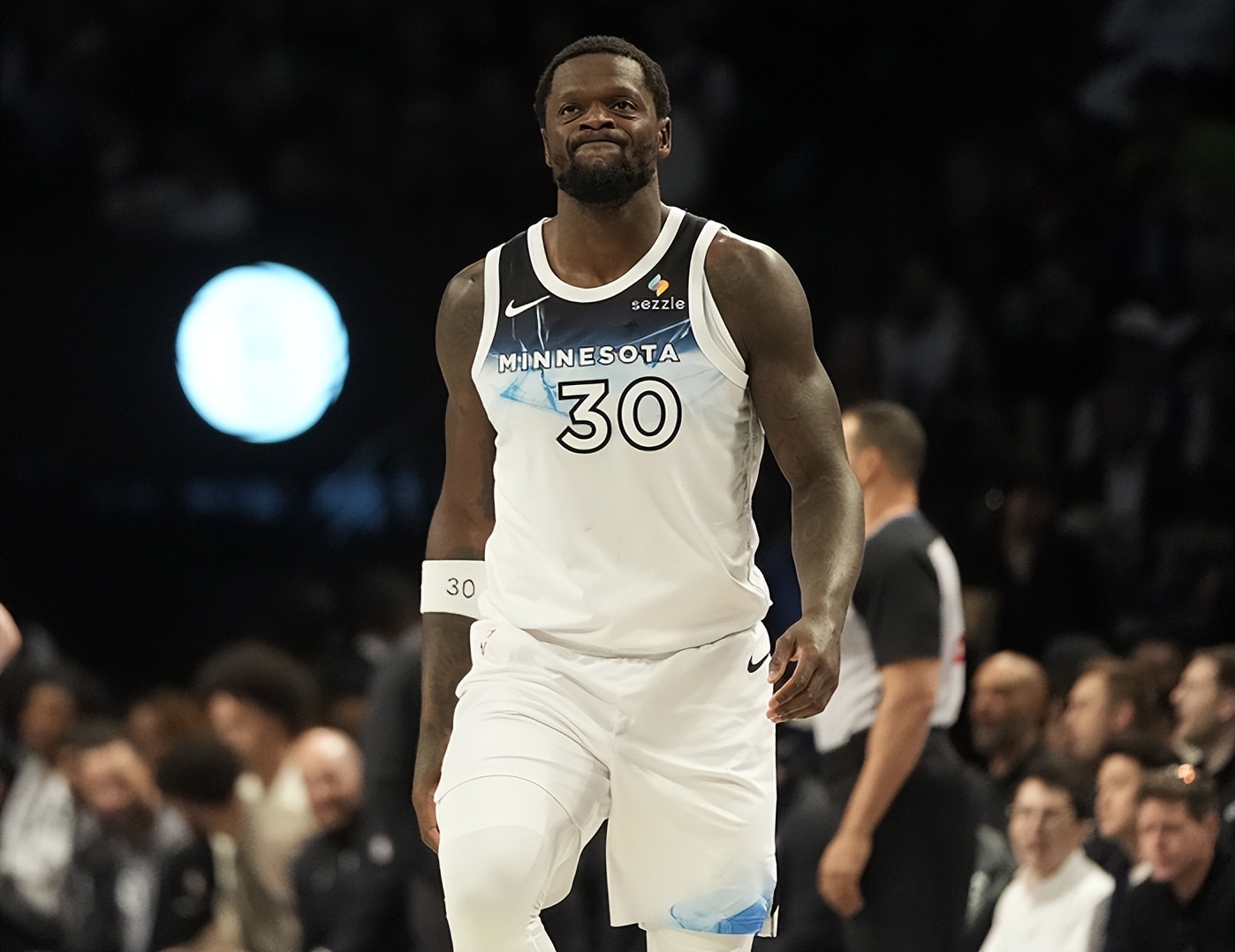 爱游戏官网今夜突围战来临，上海久事围绕NBA季后赛官宣签约，悬念犹存，纪律约束更严格的简单介绍