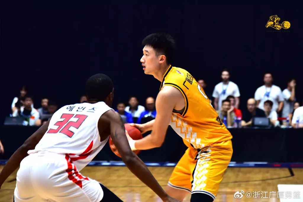 AYX官网登录关于深圳男篮训练开放日；赛后造点机会引欢呼；亚冠在即；训练强度明显提升的信息